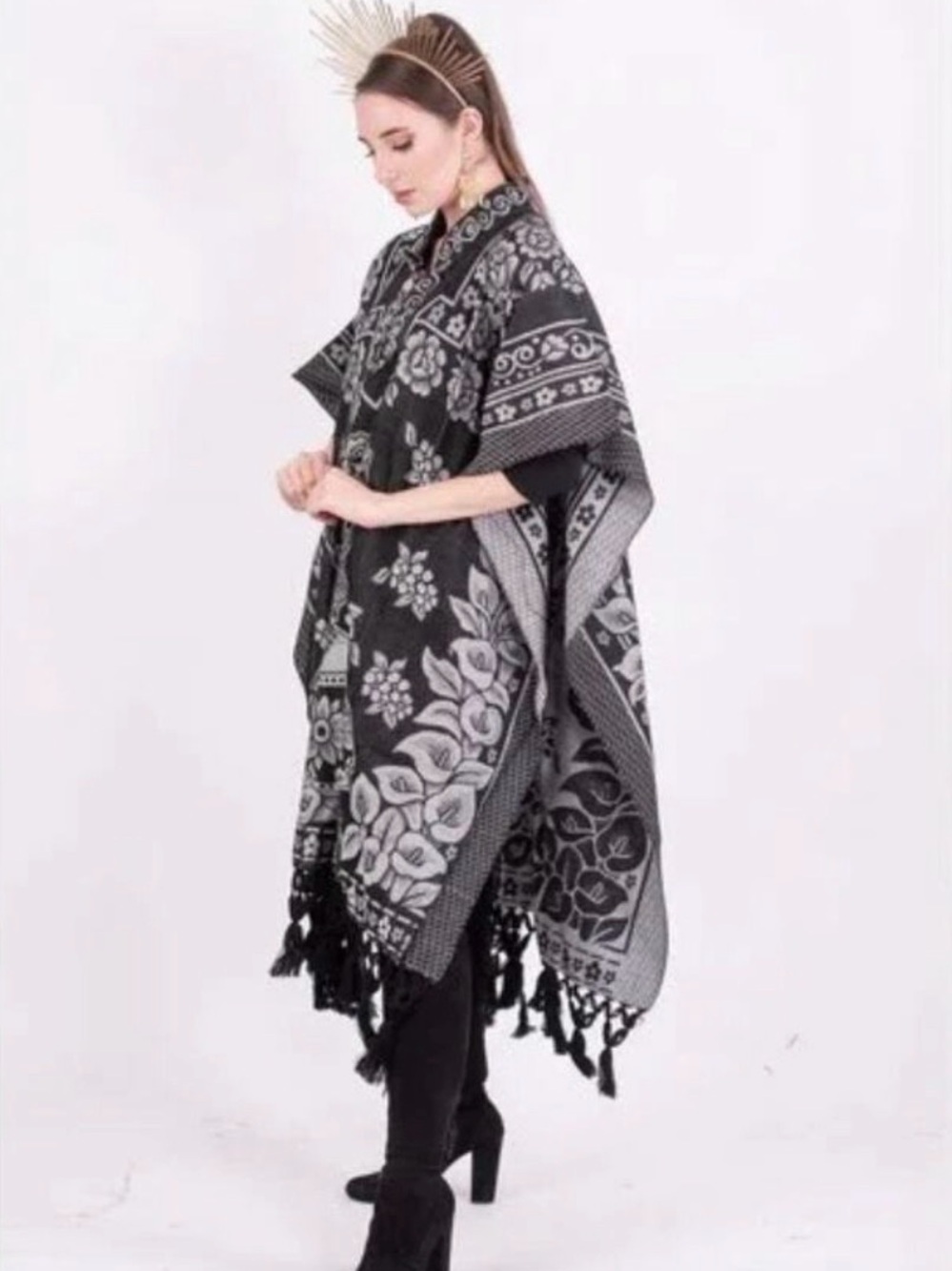 Frida Kahlo Graphic Poncho - Black & Light Pink - Picture 4 of 5